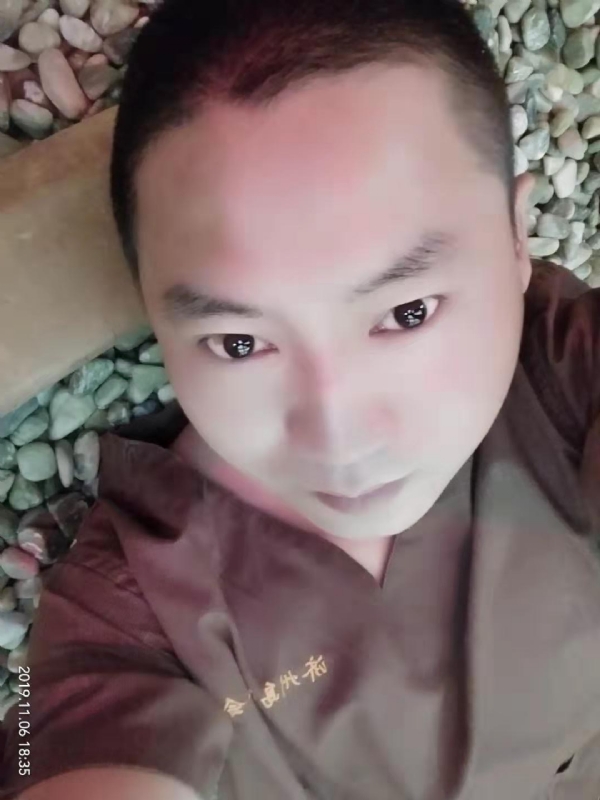 红枫叶的第一张照片--六安相亲服务中心