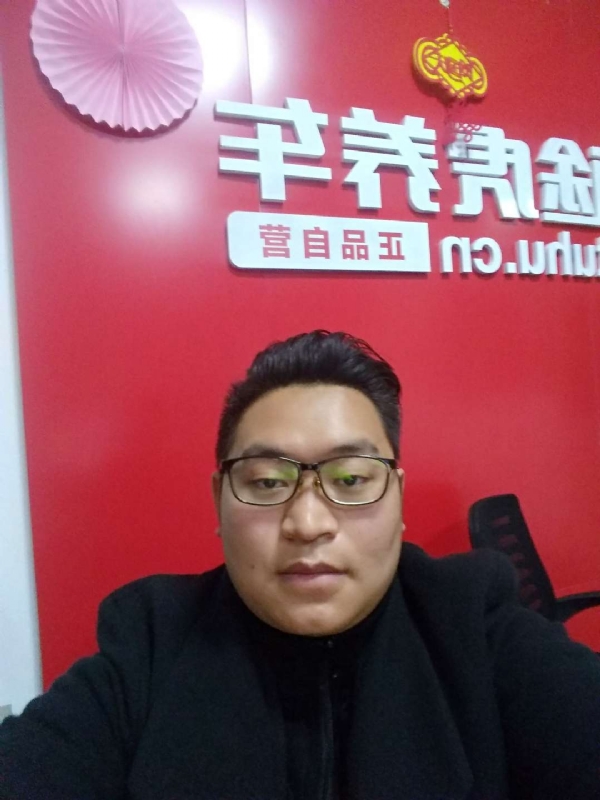 向上倾斜45度的第一张照片--六安相亲服务中心