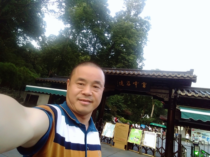 夏雨晨紫的第一张照片--六安相亲服务中心