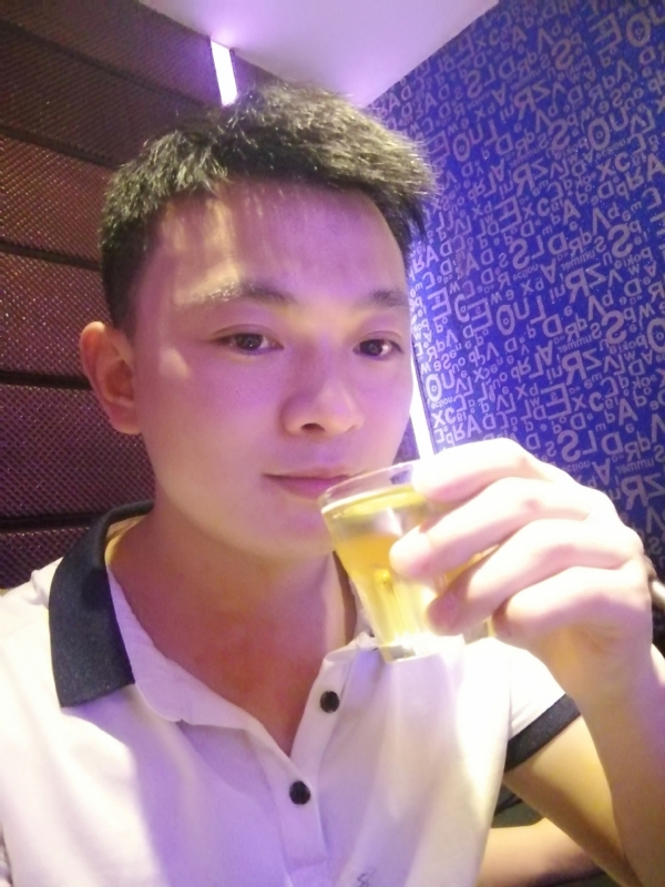 幸福的拥抱的第一张照片--六安相亲服务中心
