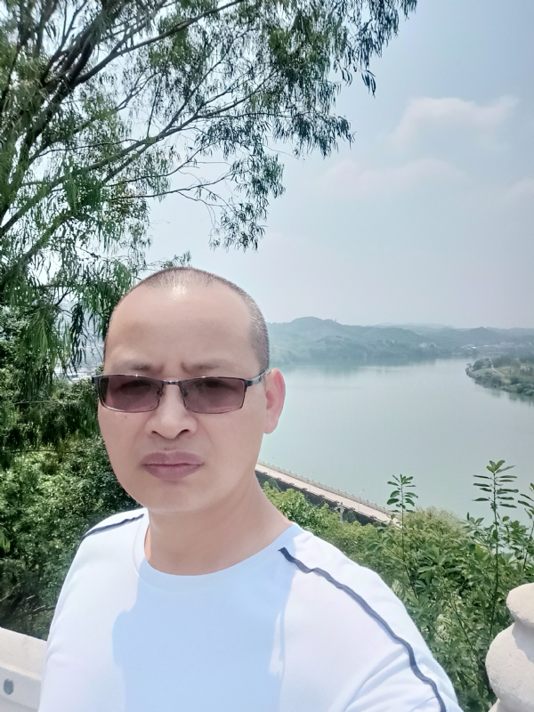 随缘随性的第一张照片--六安相亲服务中心