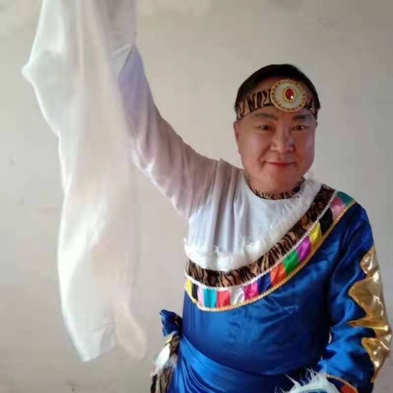 走在冷风中的第一张照片--六安相亲服务中心