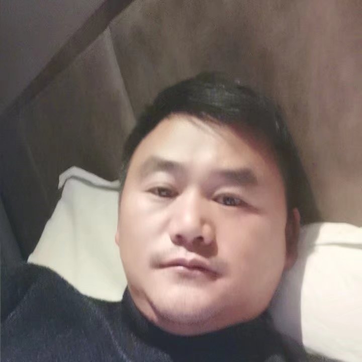 奔跑的第三张照片--六安相亲服务中心