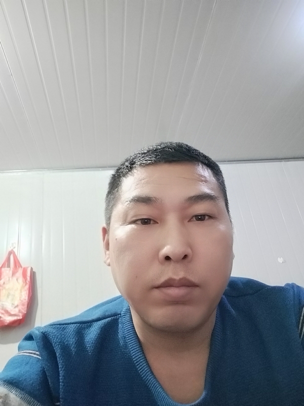 开着拖拉机去兜风的第一张照片--六安相亲服务中心