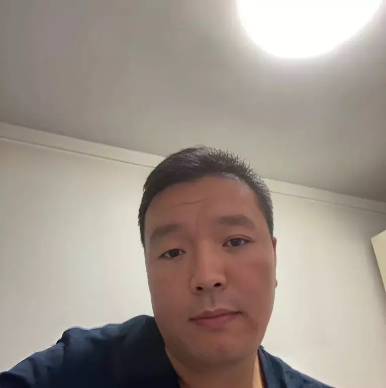 穿唐装的松鼠的第一张照片--六安相亲服务中心