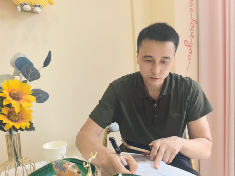 笑看一切的第二张照片--六安相亲服务中心